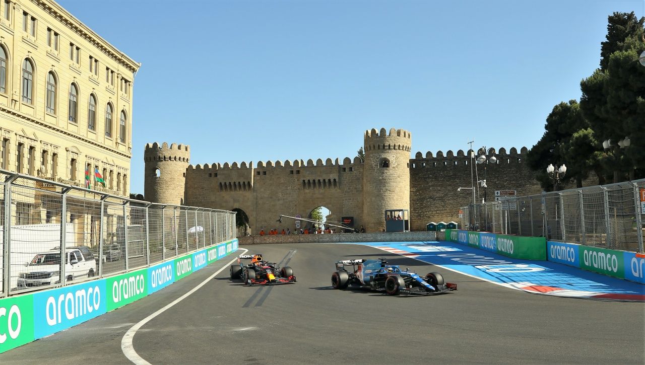Formula 1 Azerbaycan Grand Grix'inde zafer Red Bull'dan Sergio Perez'in oldu 13