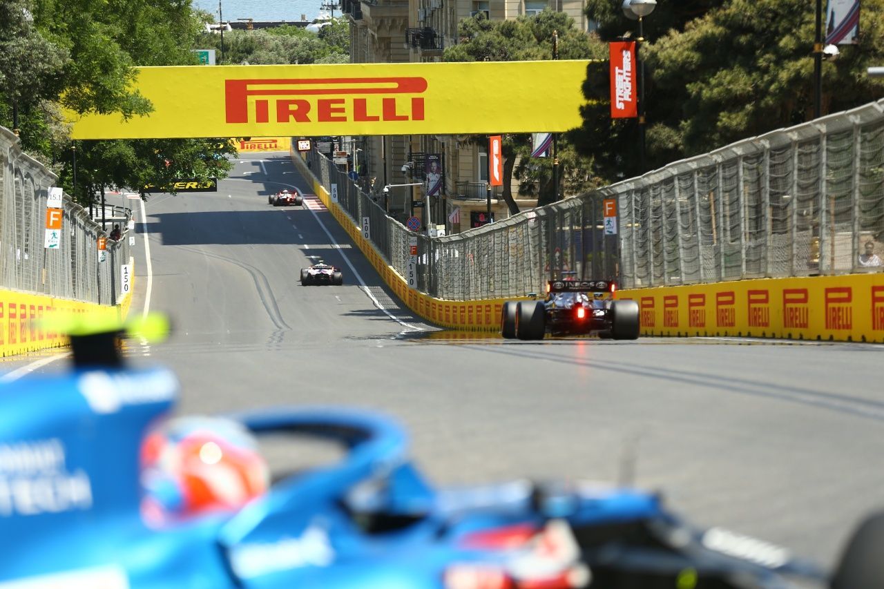 Formula 1 Azerbaycan Grand Grix'inde zafer Red Bull'dan Sergio Perez'in oldu 3