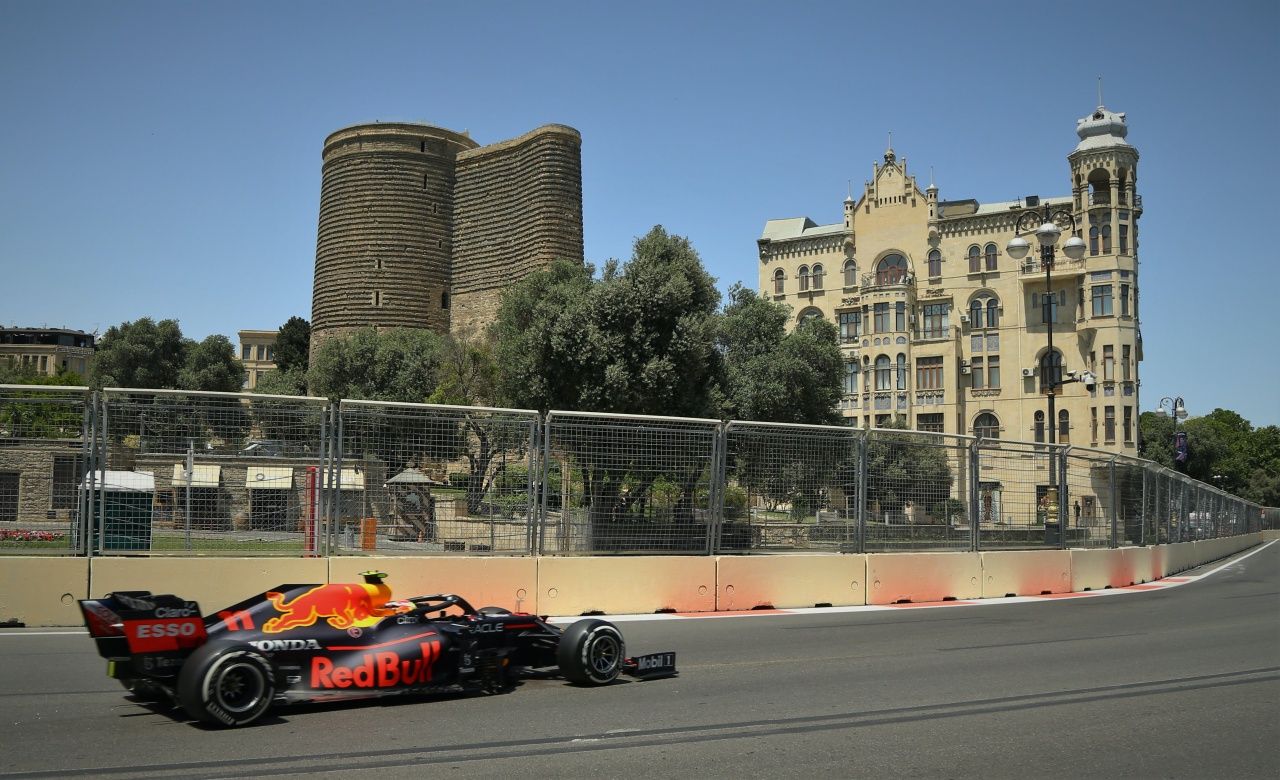 Formula 1 Azerbaycan Grand Grix'inde zafer Red Bull'dan Sergio Perez'in oldu 2