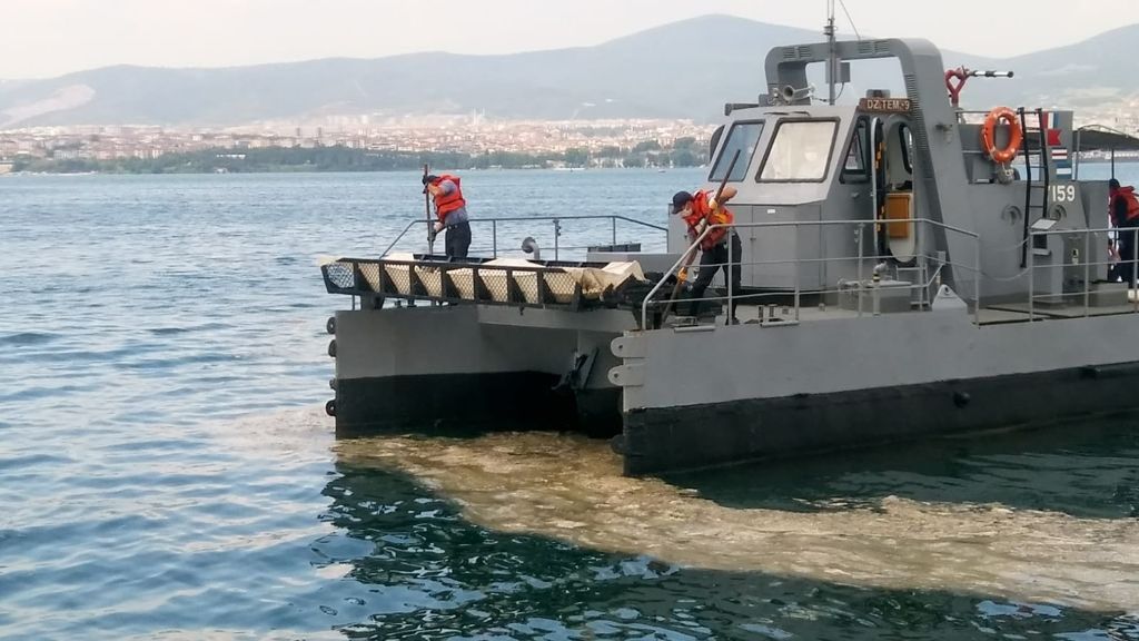 Türkiye'nin en büyük deniz seferberliği başladı! Denizlerdeki müsilaj temizleniyor 6