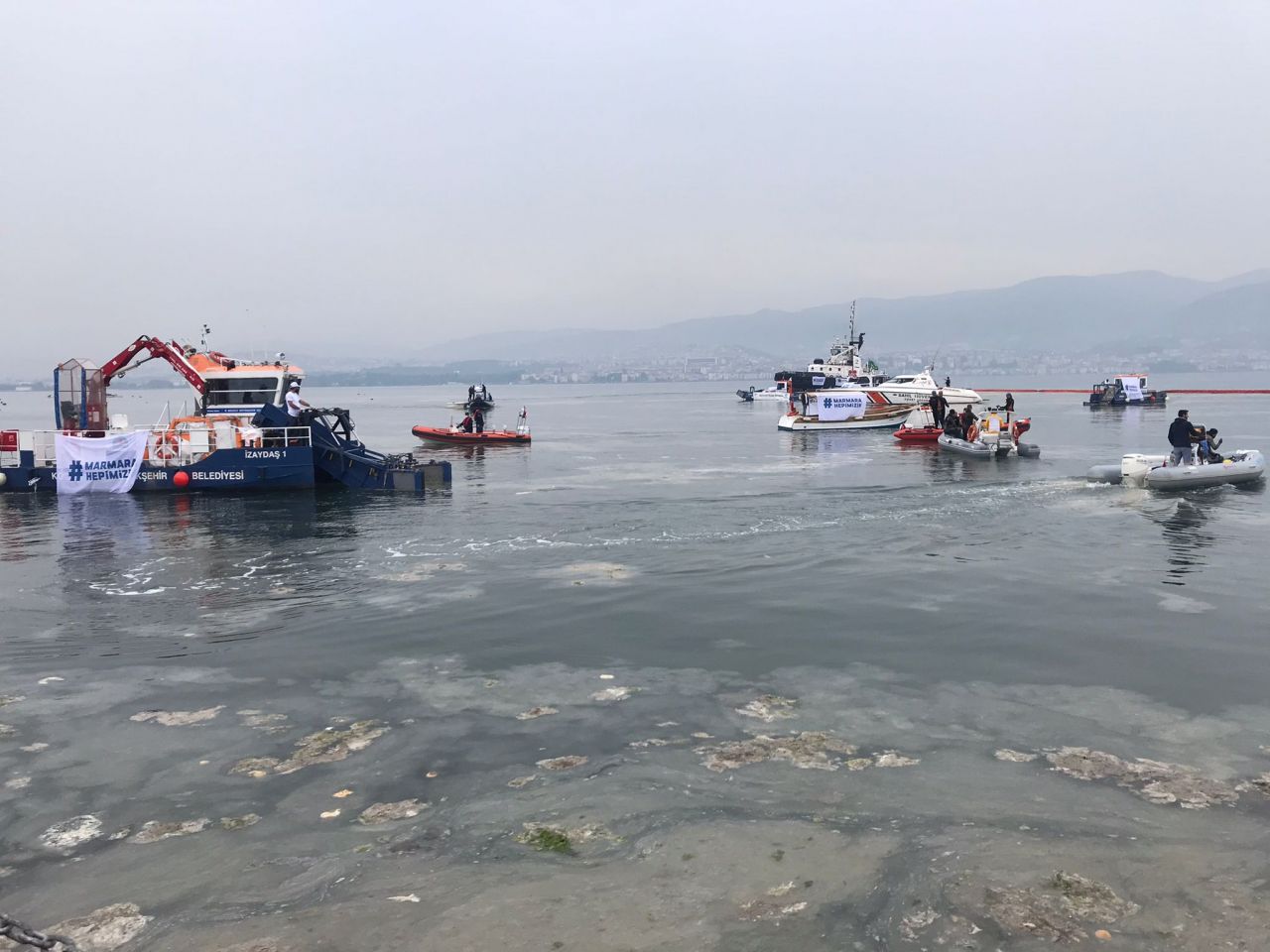 Türkiye'nin en büyük deniz seferberliği başladı! Denizlerdeki müsilaj temizleniyor 45