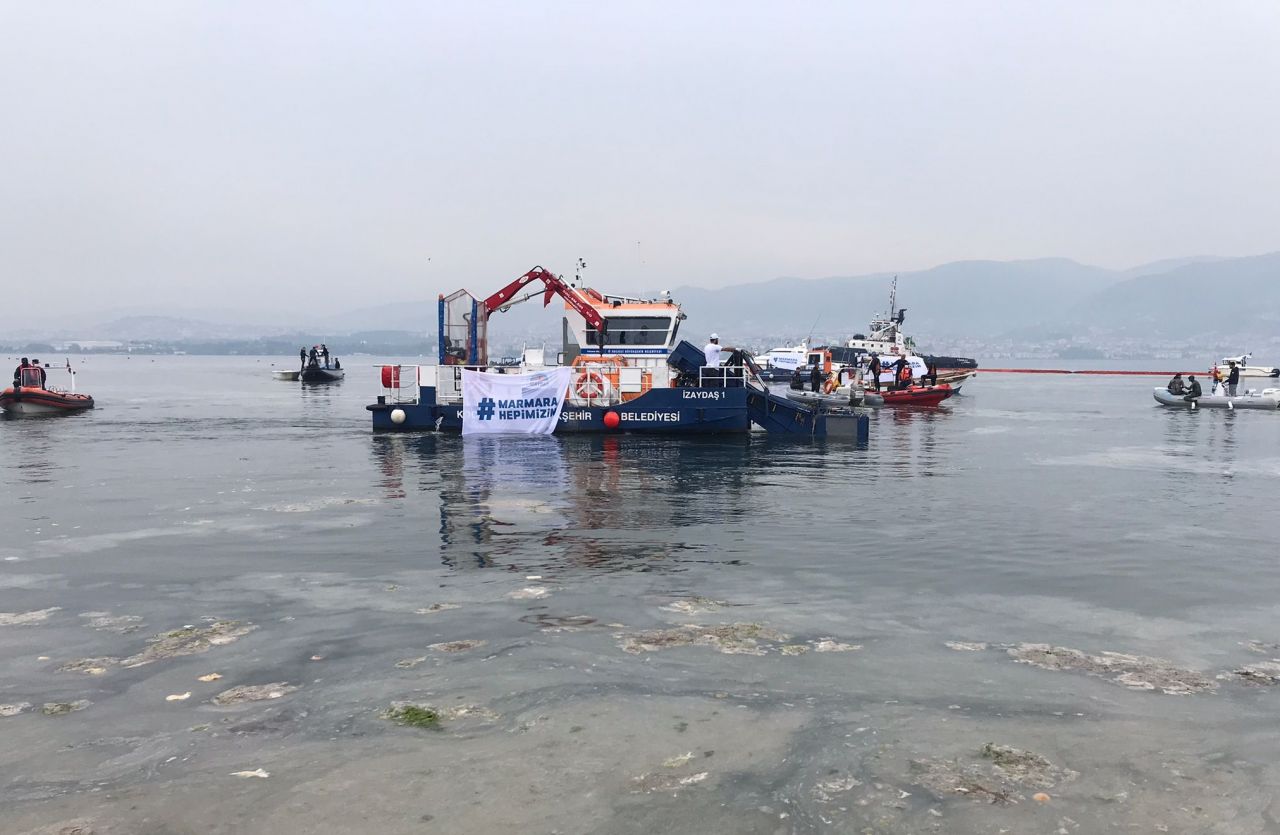 Türkiye'nin en büyük deniz seferberliği başladı! Denizlerdeki müsilaj temizleniyor 46