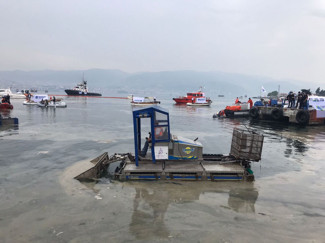 Türkiye'nin en büyük deniz seferberliği başladı! Denizlerdeki müsilaj temizleniyor 47