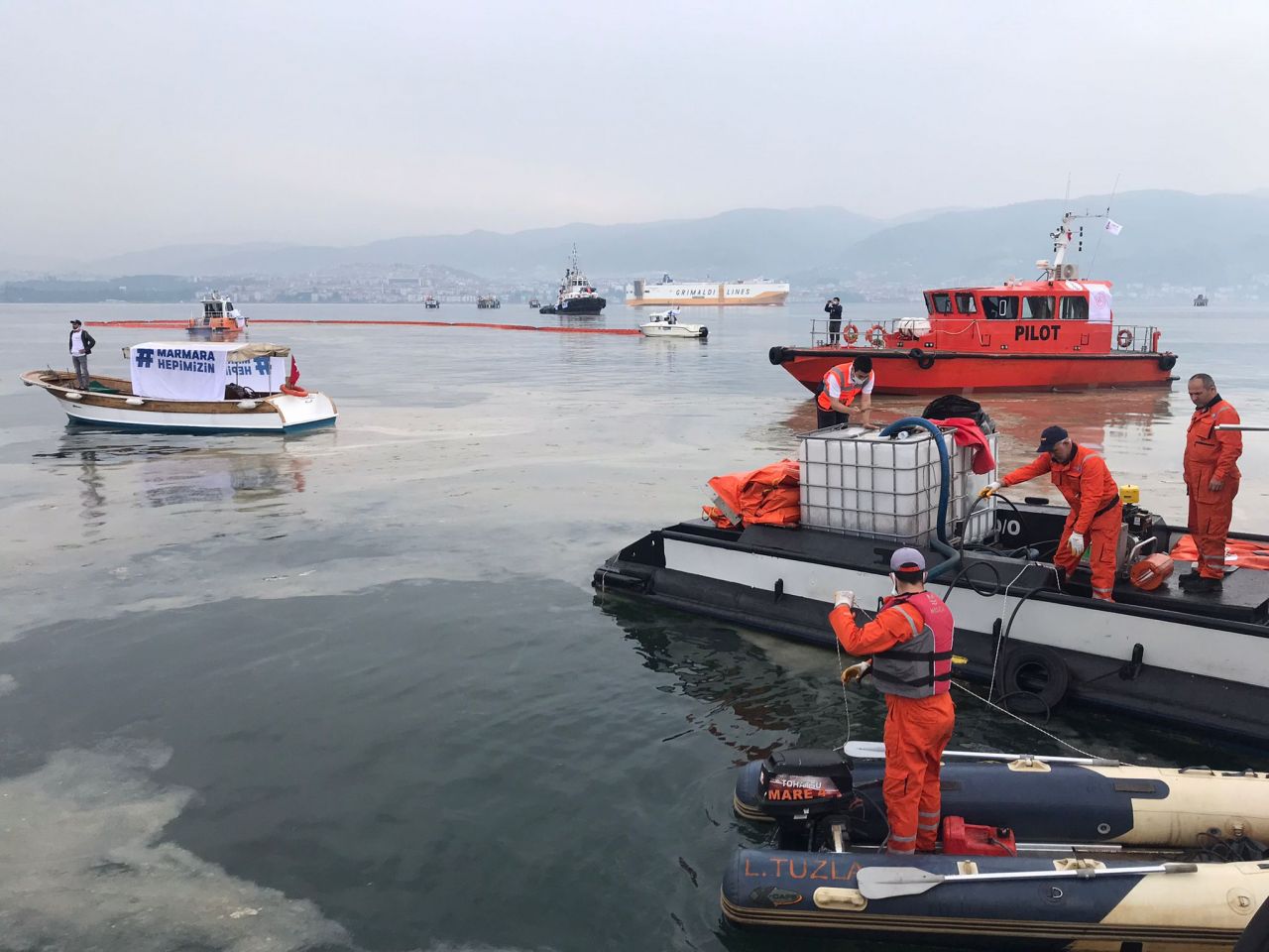 Türkiye'nin en büyük deniz seferberliği başladı! Denizlerdeki müsilaj temizleniyor 50