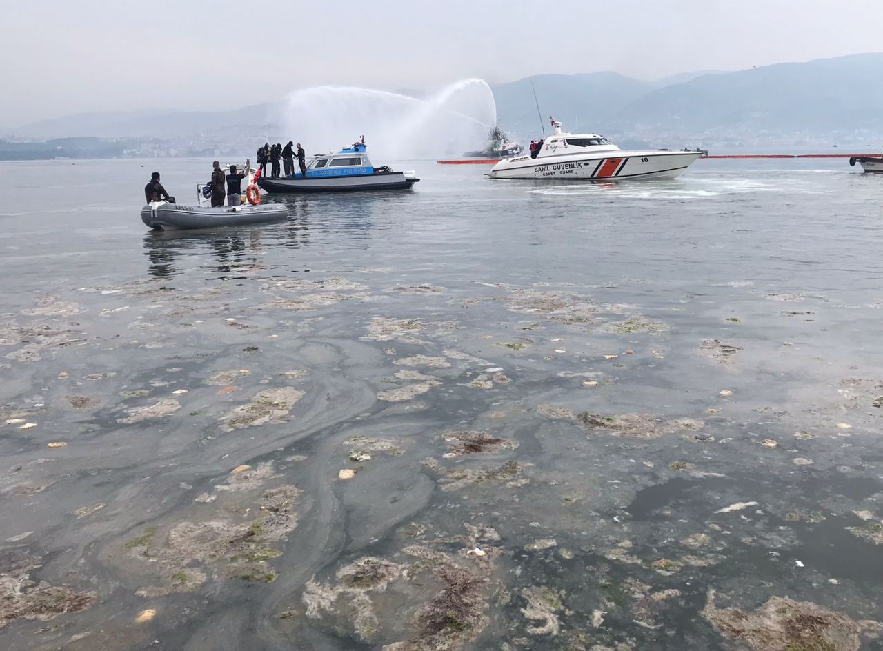 Türkiye'nin en büyük deniz seferberliği başladı! Denizlerdeki müsilaj temizleniyor 42