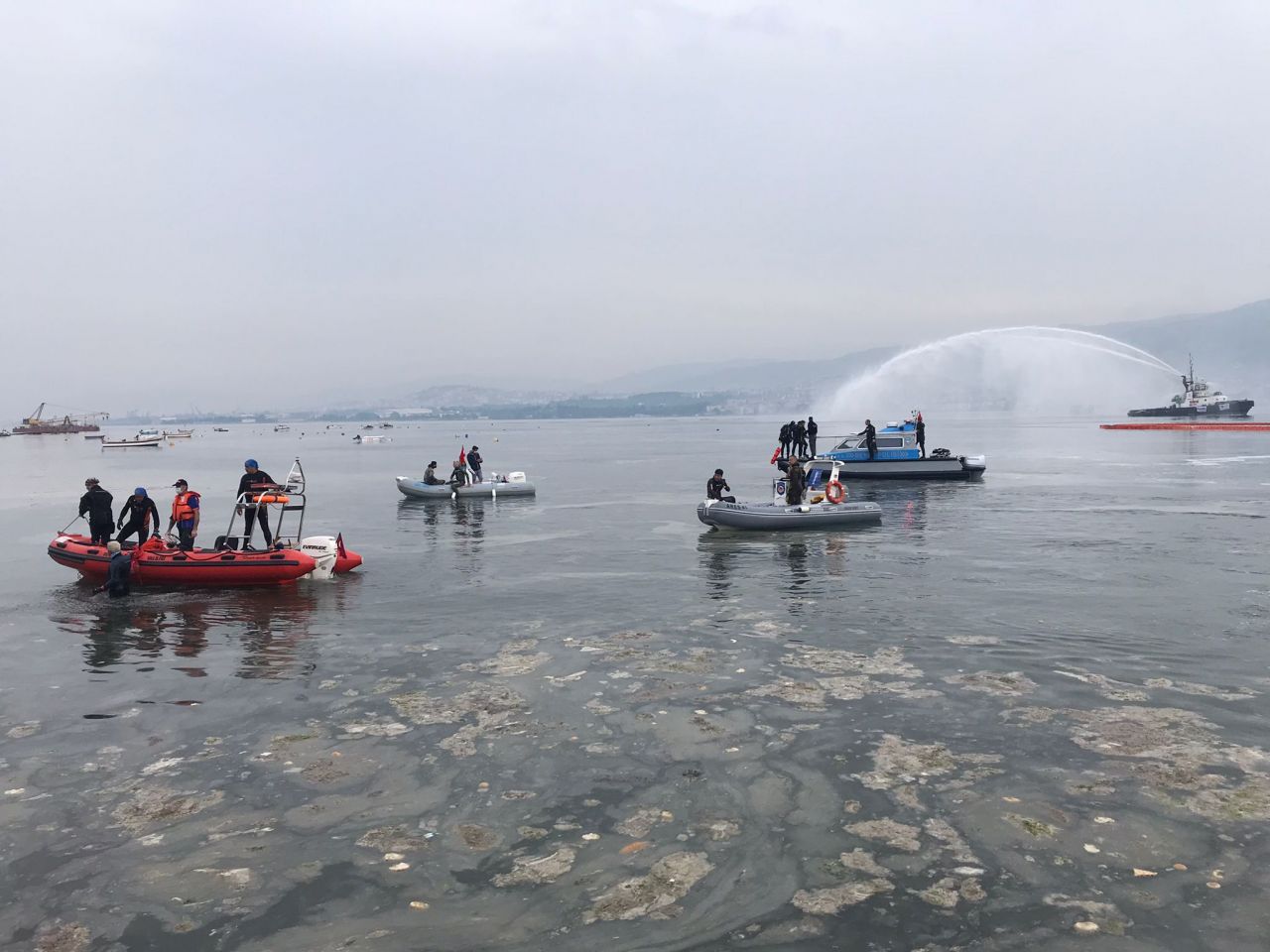 Türkiye'nin en büyük deniz seferberliği başladı! Denizlerdeki müsilaj temizleniyor 43