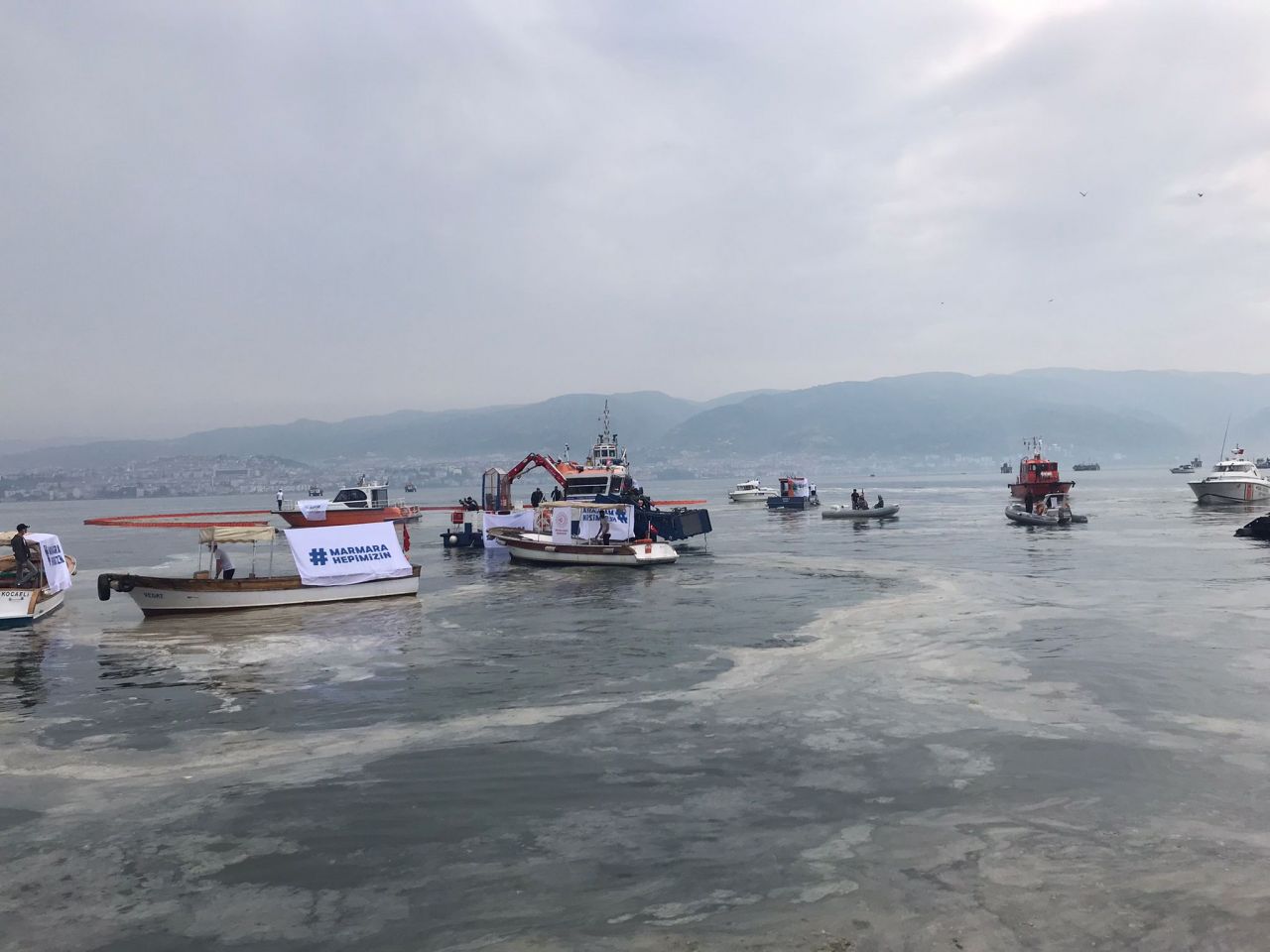 Türkiye'nin en büyük deniz seferberliği başladı! Denizlerdeki müsilaj temizleniyor 44