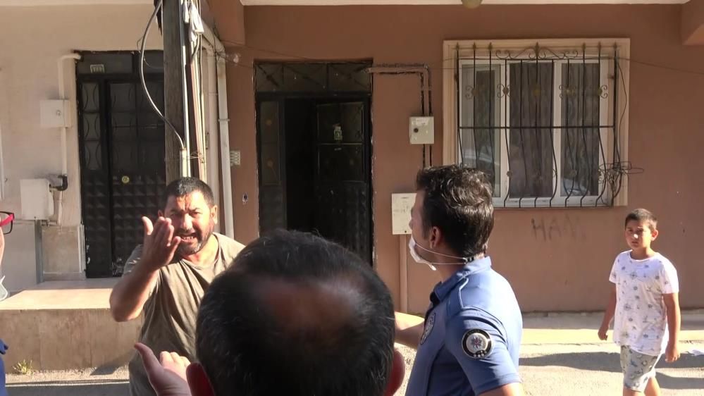 Madde bağımlısı adam dehşet saçtı: Evini ateşe verip, mahalleliyi satırla tehdit etti! 5