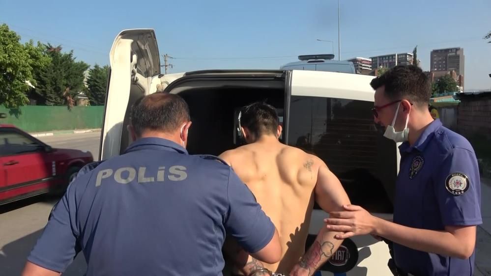 Madde bağımlısı adam dehşet saçtı: Evini ateşe verip, mahalleliyi satırla tehdit etti! 8