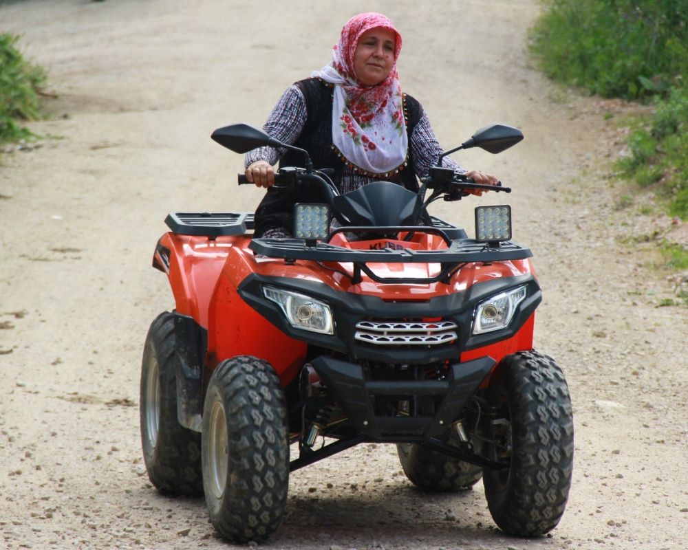 Kocaeli'nin tozlu topraklı köy yollarının ATV'li Seher ablası 10