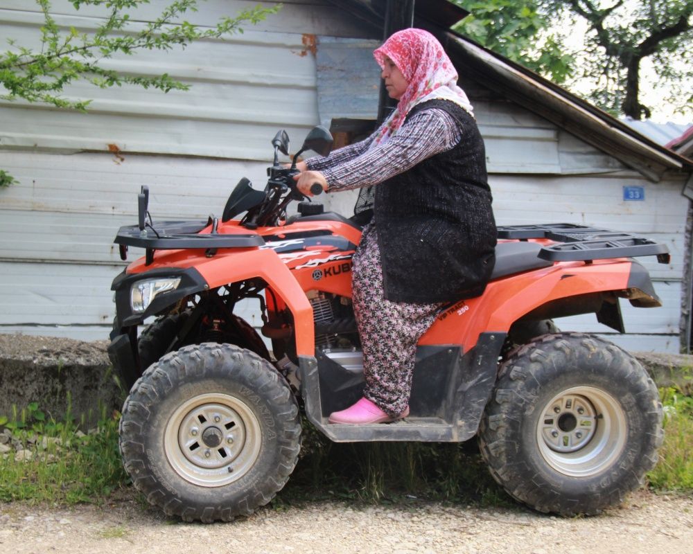 Kocaeli'nin tozlu topraklı köy yollarının ATV'li Seher ablası 1