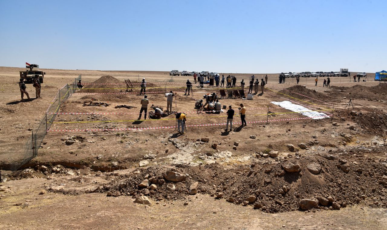 Irak'ta toplu mezar! DEAŞ'ın katlettiği 123 kişinin cesedi bulundu 1