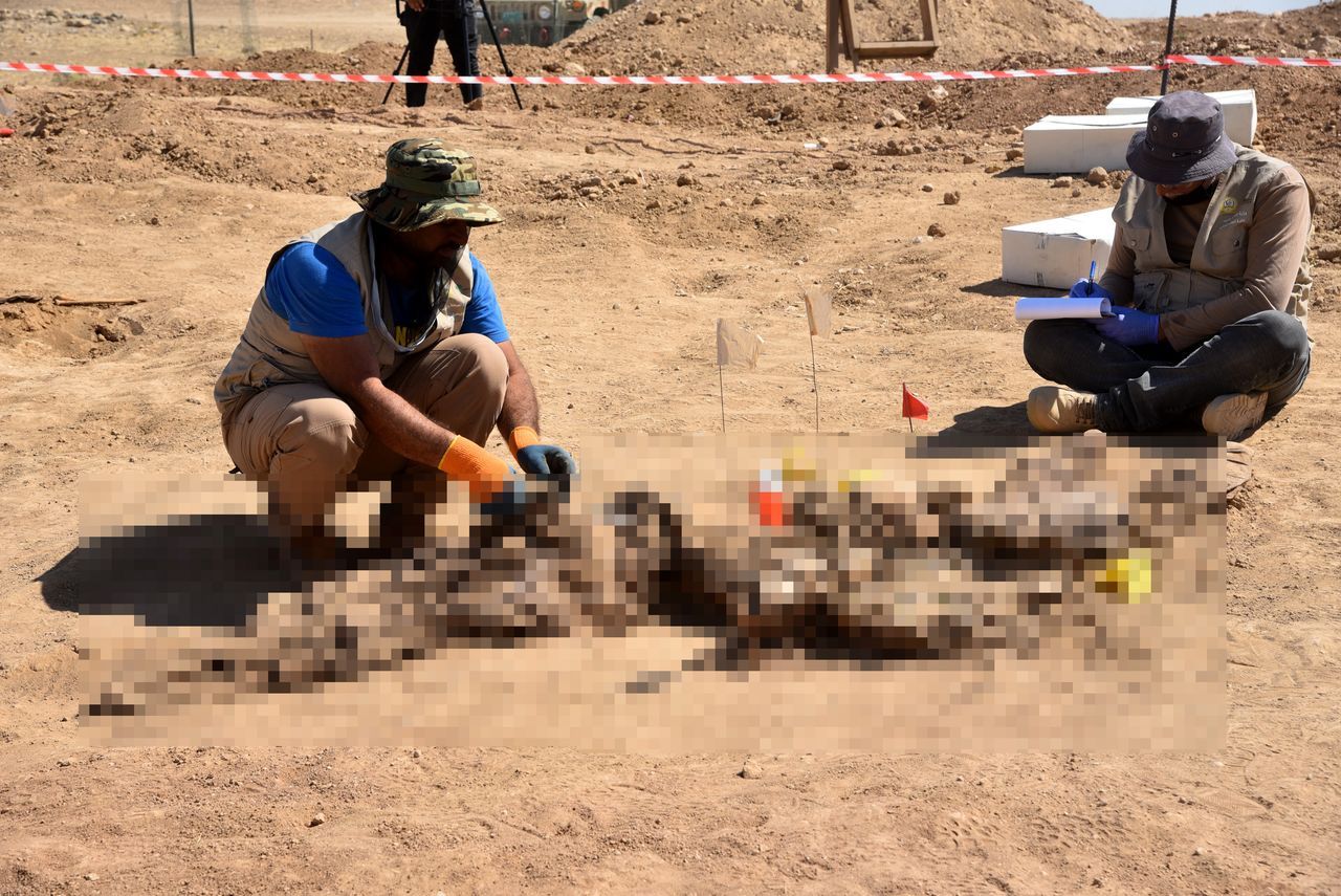 Irak'ta toplu mezar! DEAŞ'ın katlettiği 123 kişinin cesedi bulundu 5