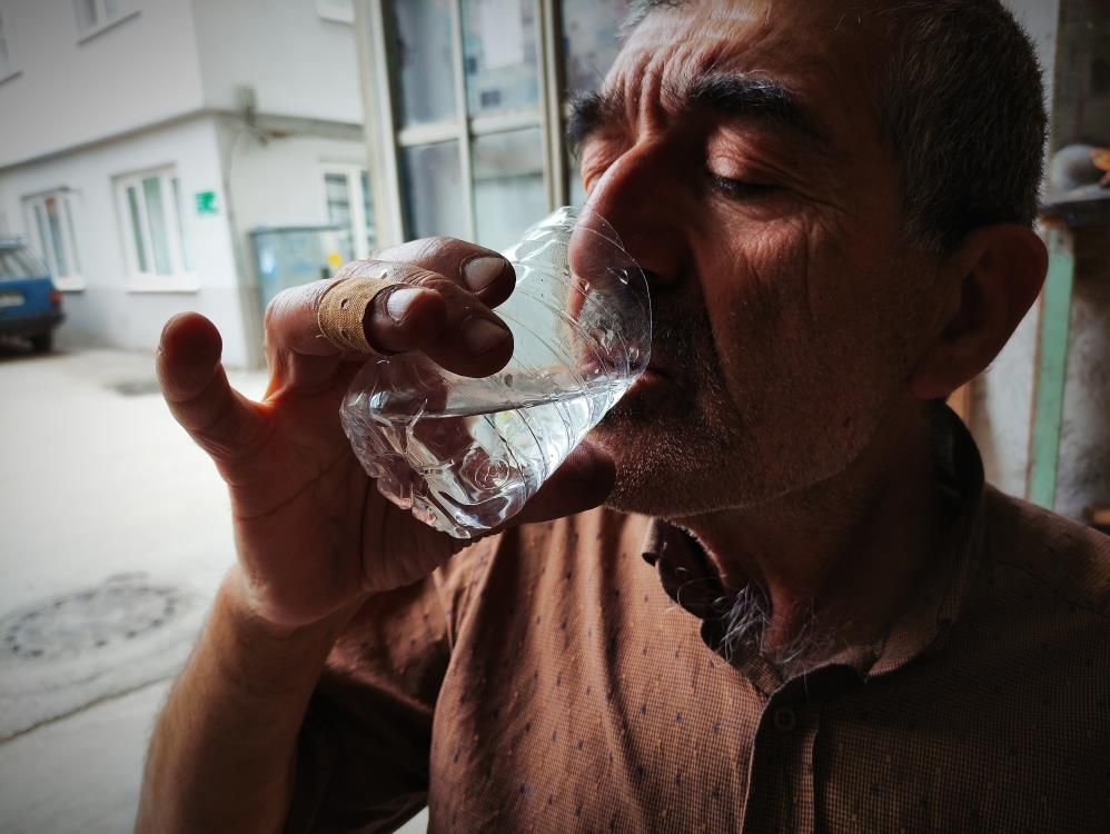 Koronavirüsten korunmak için içtiği şey şoke etti! Görenler gözlerine inanamıyor... 4