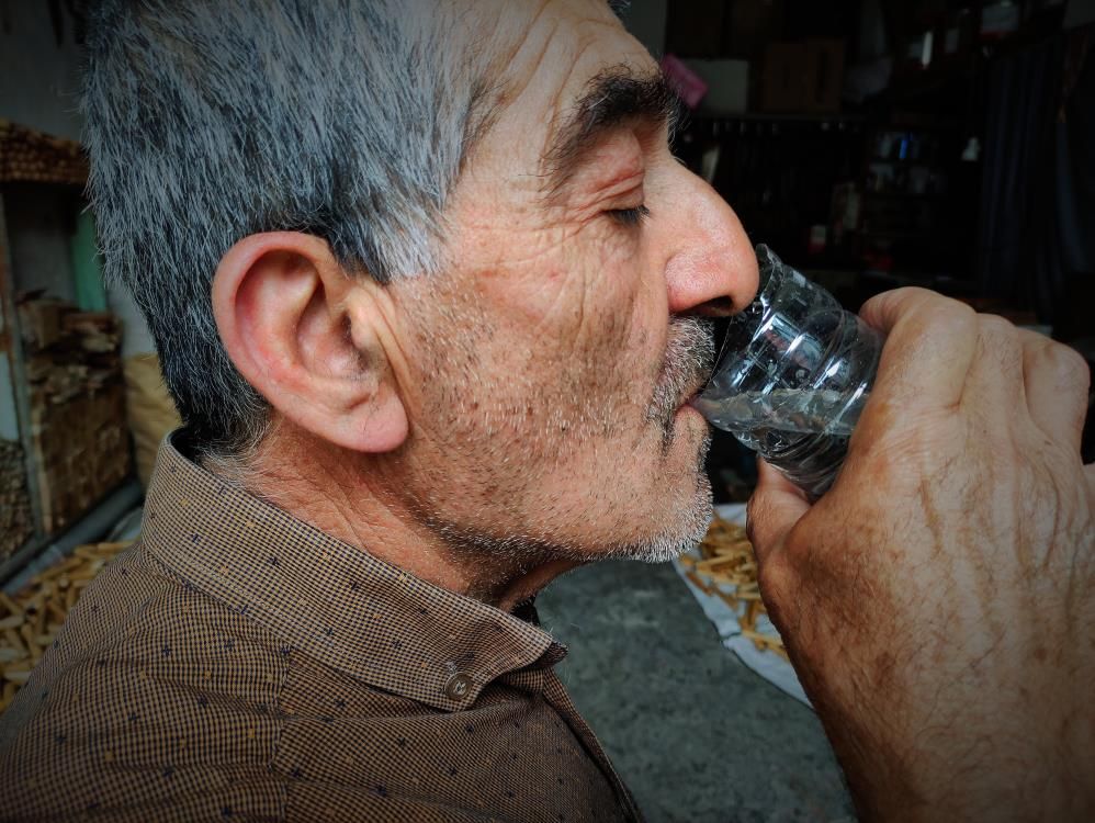 Koronavirüsten korunmak için içtiği şey şoke etti! Görenler gözlerine inanamıyor... 5