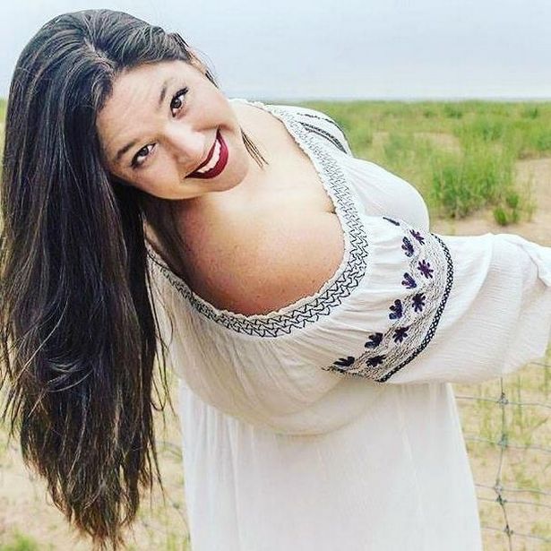 Tanımadığı insanlara sarılarak saatte 850 TL kazanıyor! Cinsel ilişki isteyen bile oluyor! 1