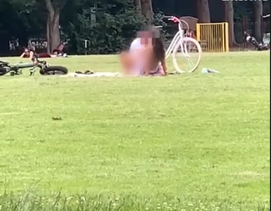 Çocuk parkında skandal: Kimseye aldırmadan ilişkiye girdiler! 8