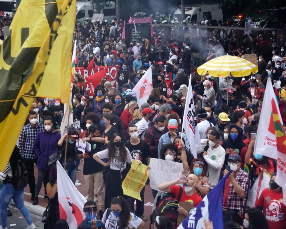 Brezilya'da ülke çapında Bolsonaro hükümeti karşıtı gösteriler düzenlendi 52