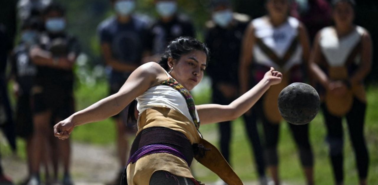 Topa sadece 'kalçalarınızla' vurabildiğiniz 3000 yıllık Maya sporu! 1
