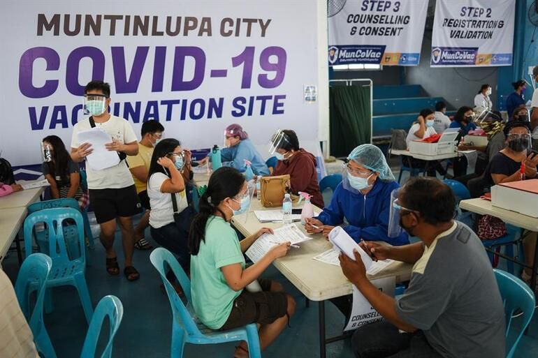 Dünyada görülmemiş uygulama: Filipinler'de aşı olmayı reddedenler hapse atılacak! 7