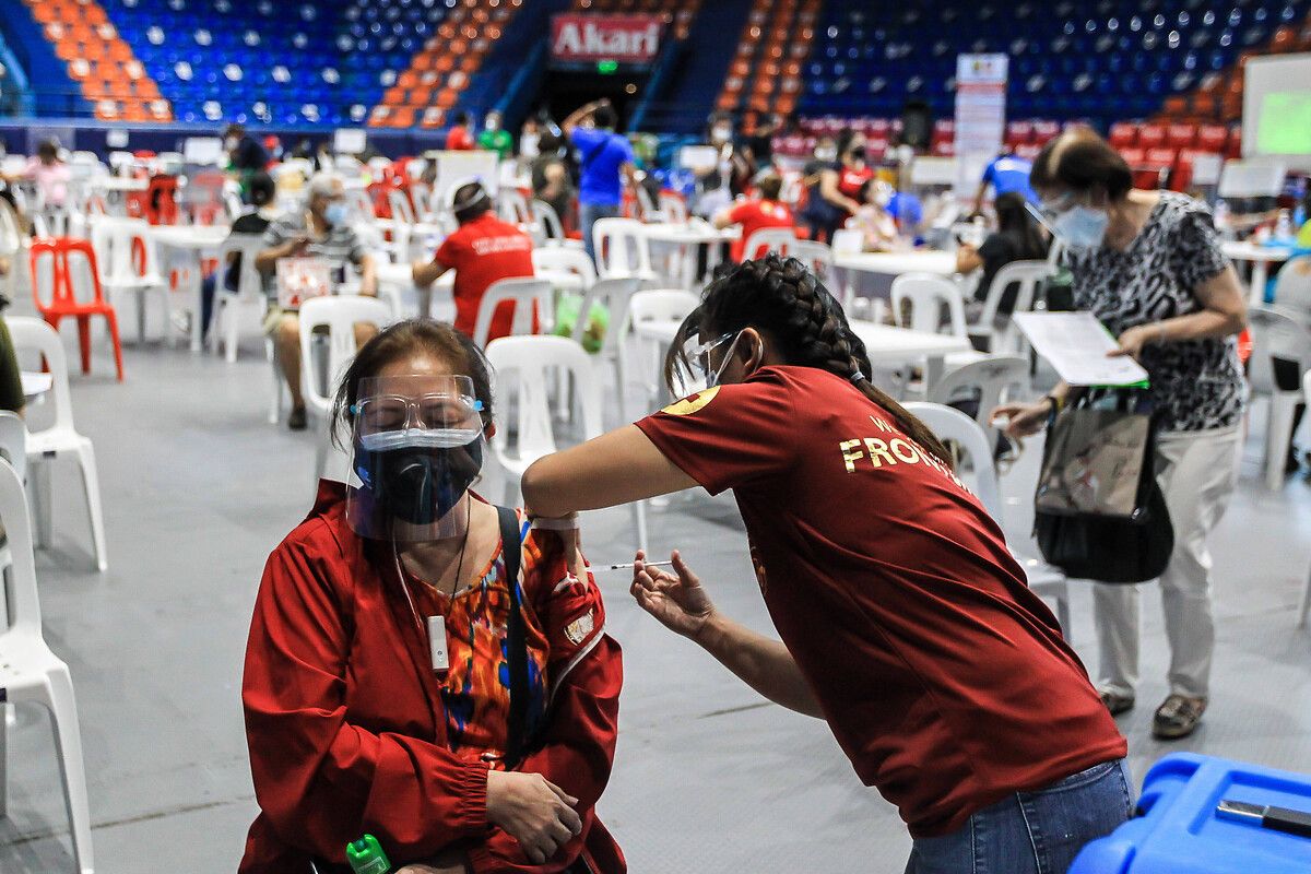 Dünyada görülmemiş uygulama: Filipinler'de aşı olmayı reddedenler hapse atılacak! 6