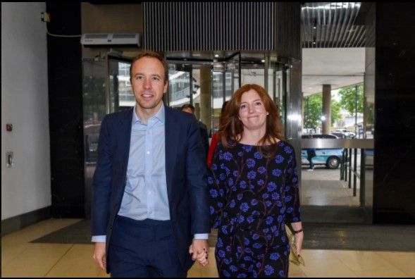 İngiltere'yi ayağa kaldıran skandal! Sağlık Bakanı 15 yıllık eşini, evli danışmanıyla aldattı! 6
