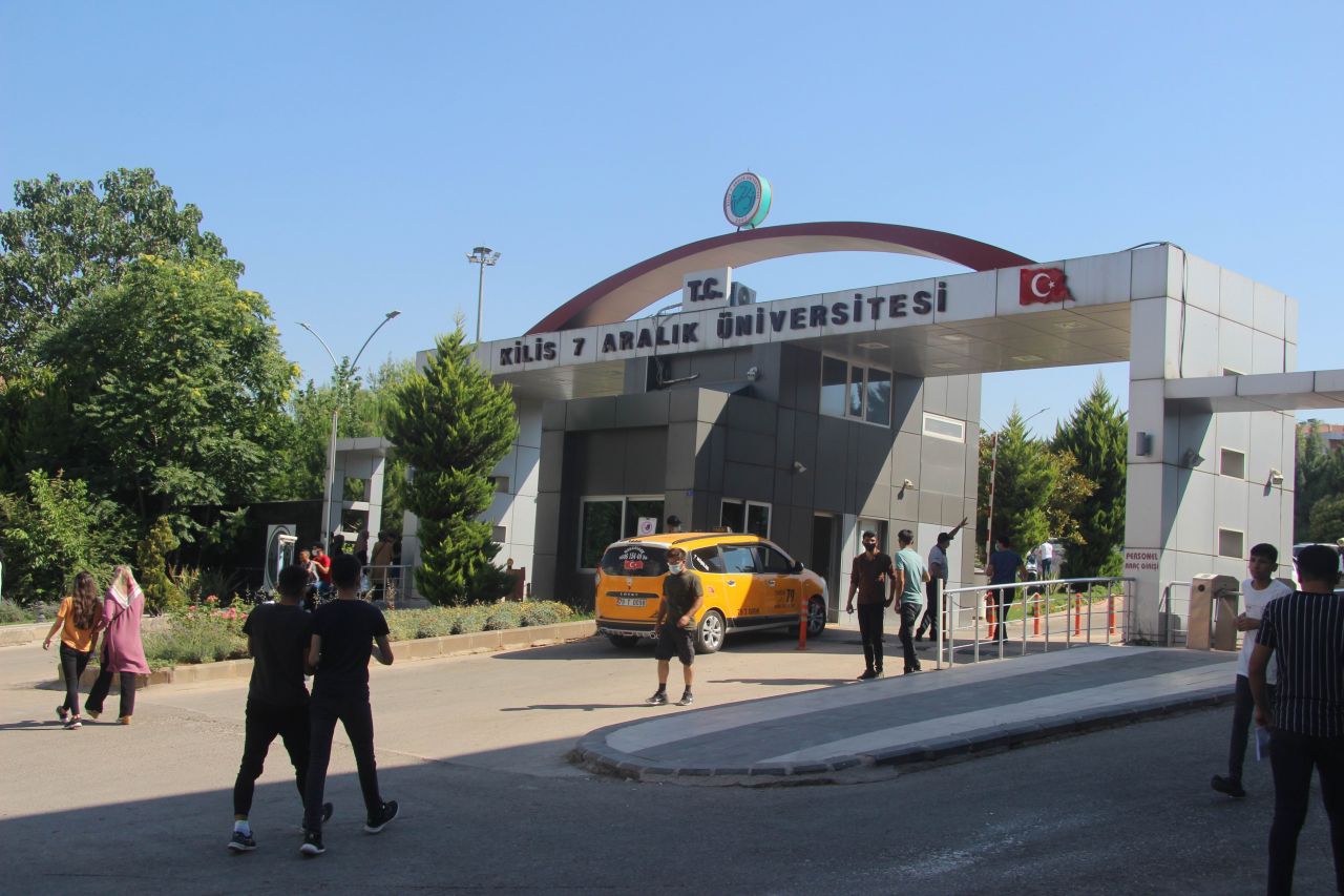 YKS öncesi yurttan manzaralar... Sınava yetişebilmek için zamanla yarıştılar 18