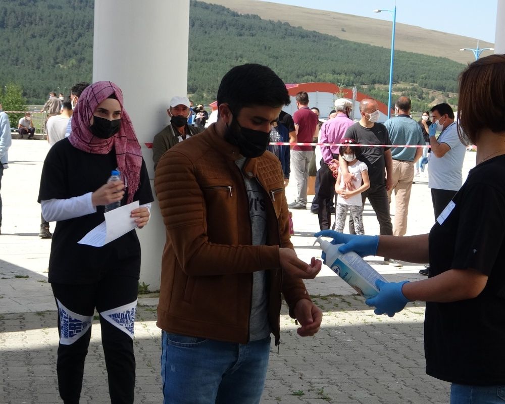 YKS öncesi yurttan manzaralar... Sınava yetişebilmek için zamanla yarıştılar 36