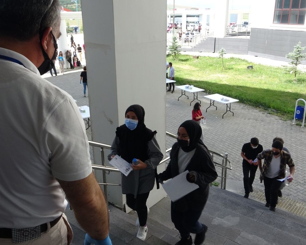 YKS öncesi yurttan manzaralar... Sınava yetişebilmek için zamanla yarıştılar 29