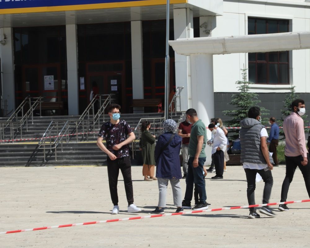 YKS öncesi yurttan manzaralar... Sınava yetişebilmek için zamanla yarıştılar 33