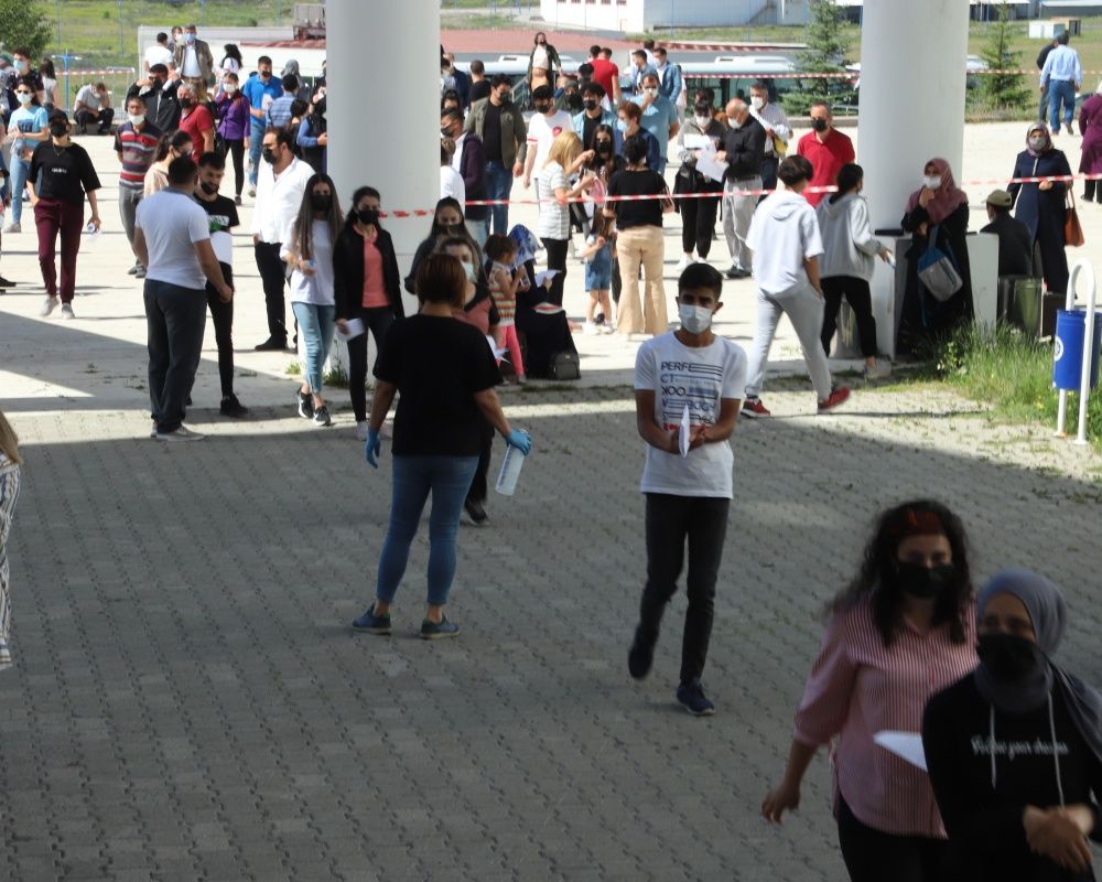 YKS öncesi yurttan manzaralar... Sınava yetişebilmek için zamanla yarıştılar 28