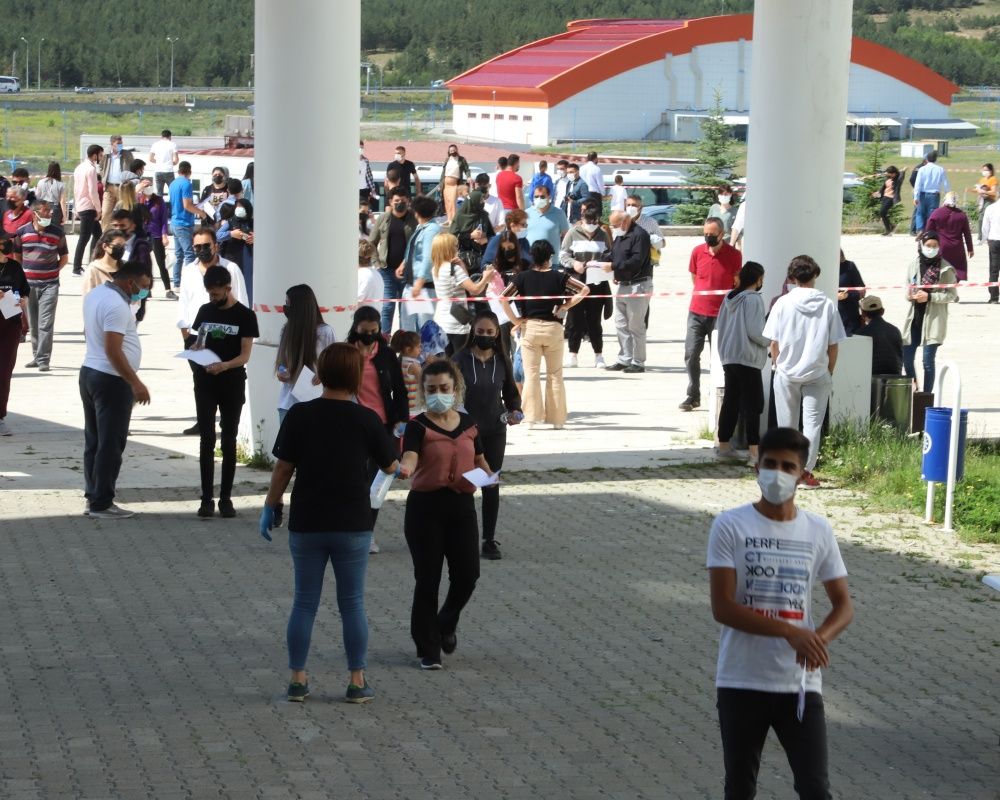 YKS öncesi yurttan manzaralar... Sınava yetişebilmek için zamanla yarıştılar 34