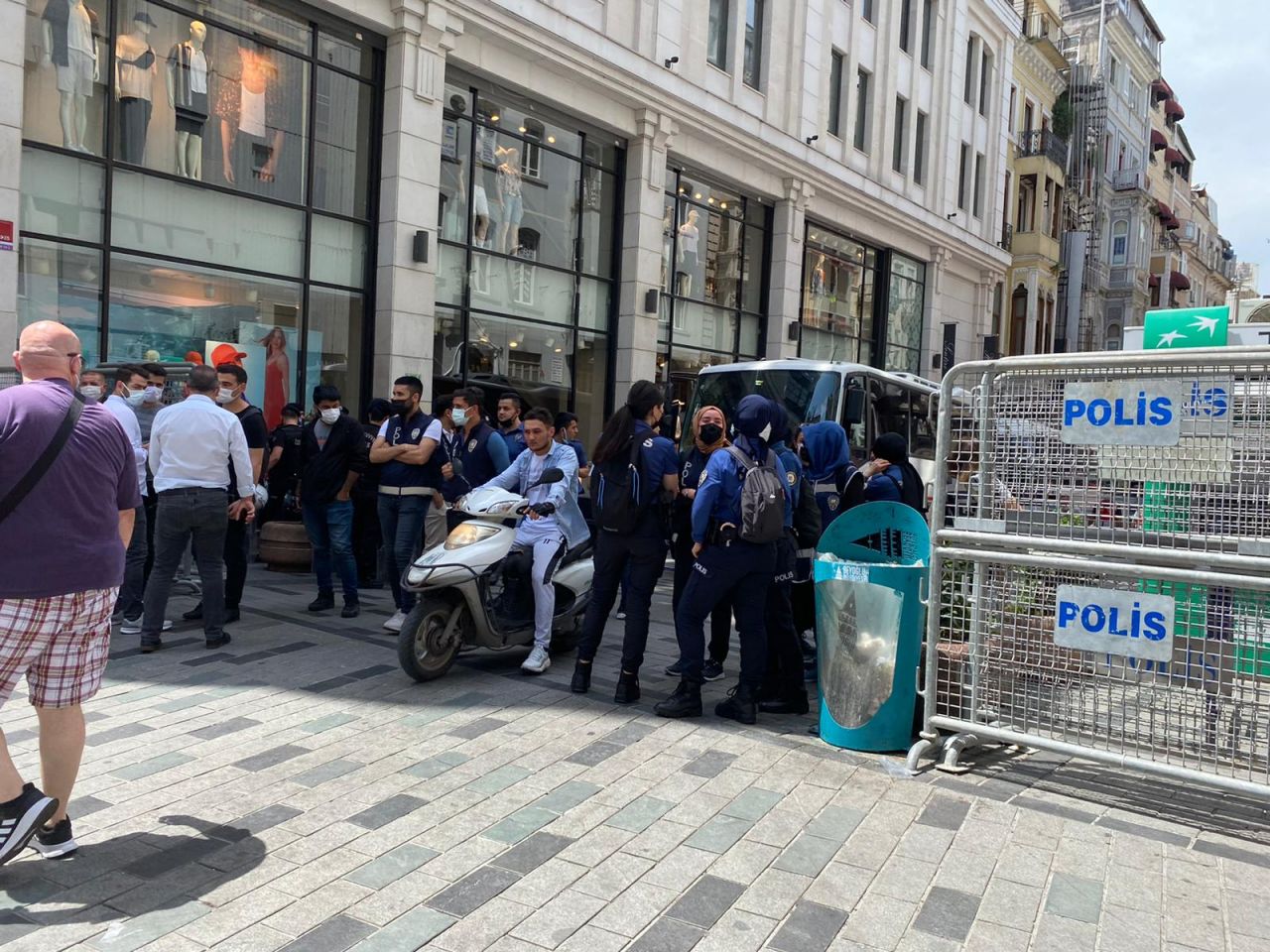 İstiklal Caddesi giriş ve çıkışları kapatıldı: SuperHaber olay yerinde! 5