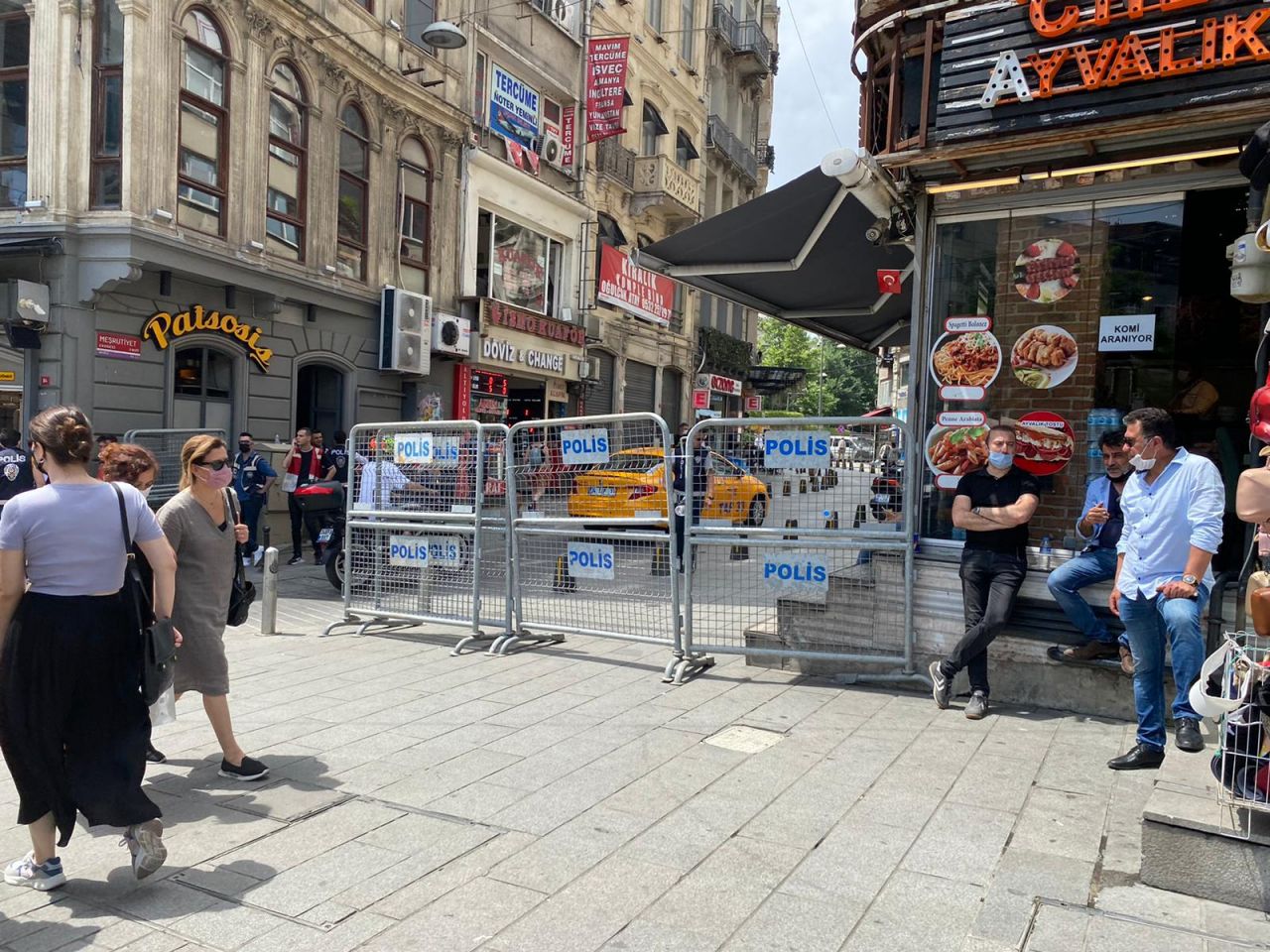 İstiklal Caddesi giriş ve çıkışları kapatıldı: SuperHaber olay yerinde! 1
