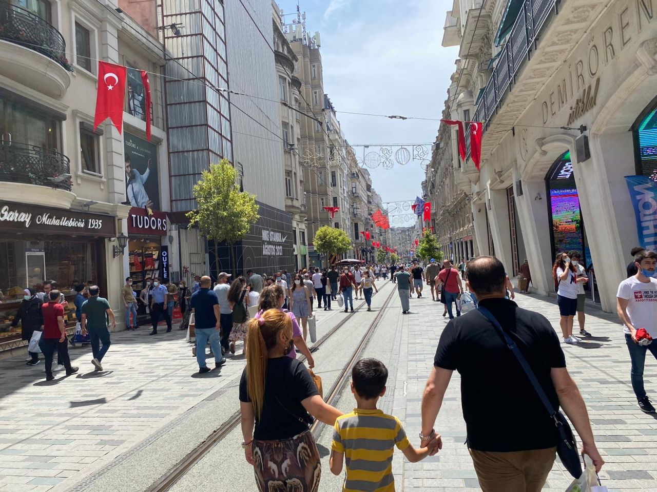 İstiklal Caddesi giriş ve çıkışları kapatıldı: SuperHaber olay yerinde! 2