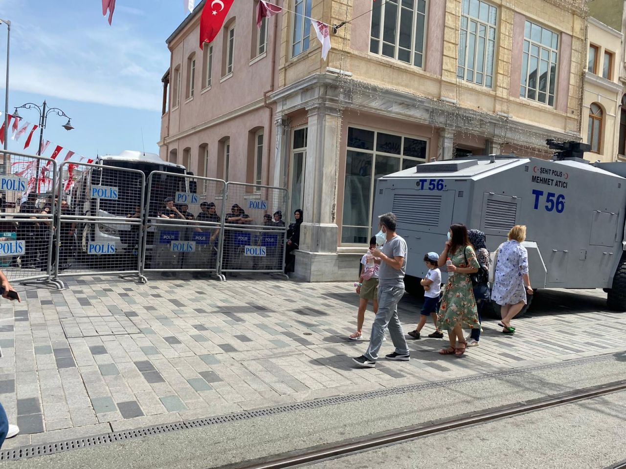 İstiklal Caddesi giriş ve çıkışları kapatıldı: SuperHaber olay yerinde! 8