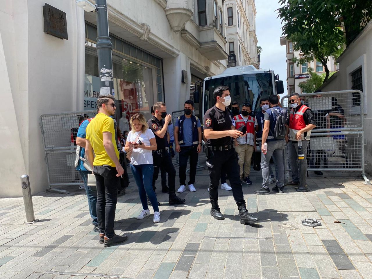 İstiklal Caddesi giriş ve çıkışları kapatıldı: SuperHaber olay yerinde! 11