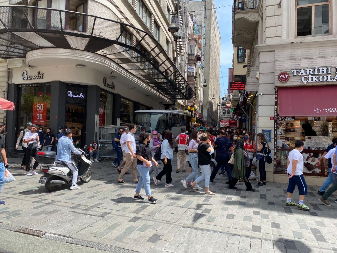 İstiklal Caddesi giriş ve çıkışları kapatıldı: SuperHaber olay yerinde! 12