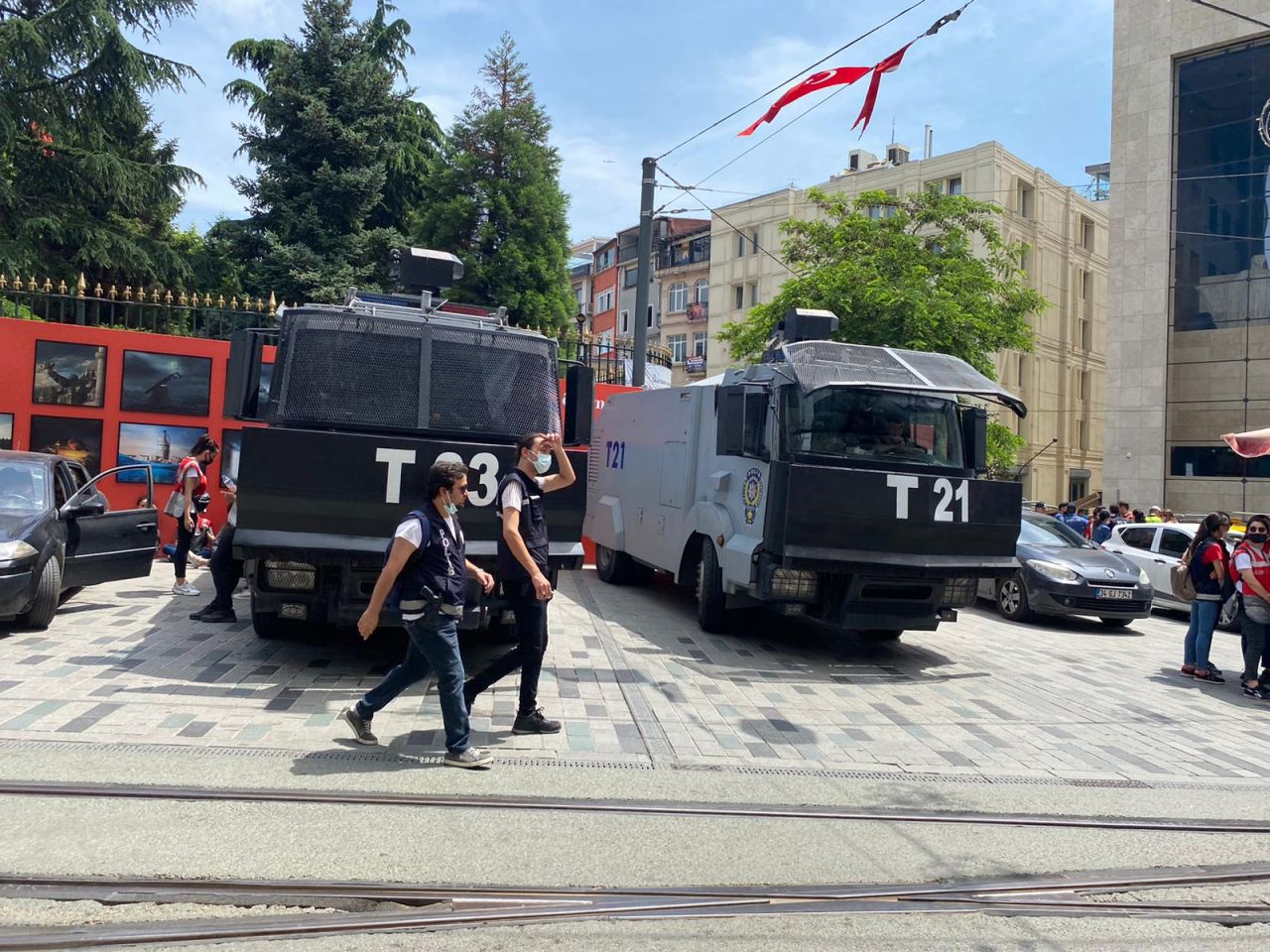 İstiklal Caddesi giriş ve çıkışları kapatıldı: SuperHaber olay yerinde! 13