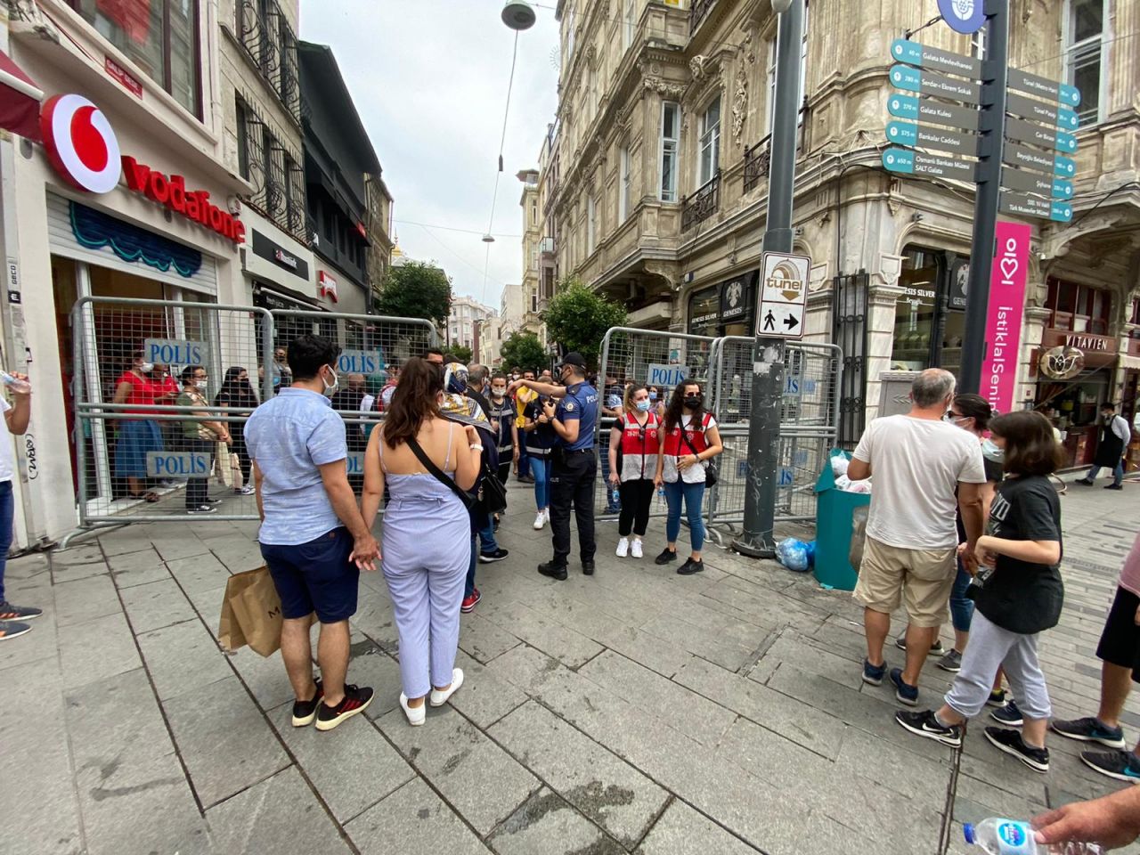 İstiklal Caddesi giriş ve çıkışları kapatıldı: SuperHaber olay yerinde! 15