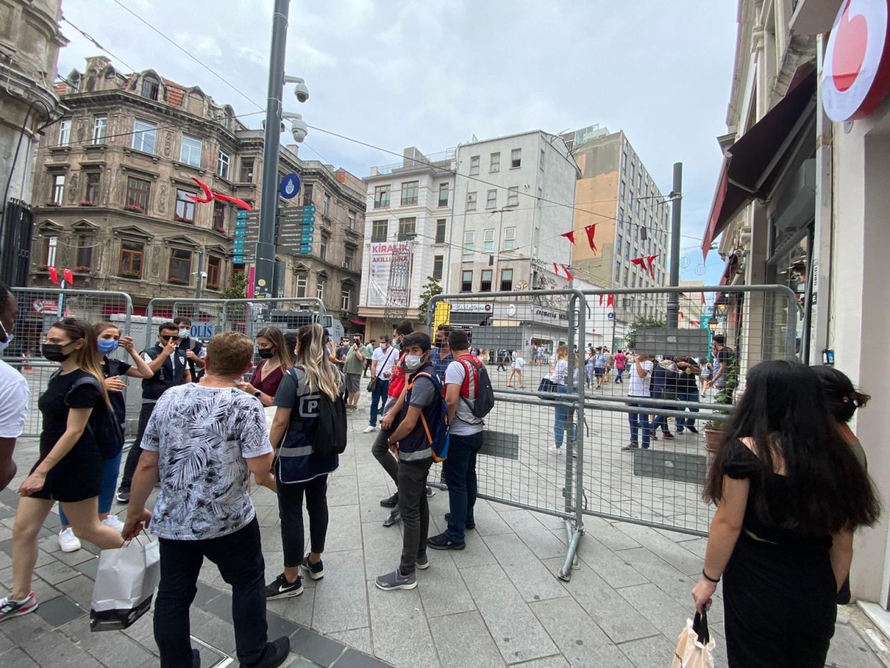 İstiklal Caddesi giriş ve çıkışları kapatıldı: SuperHaber olay yerinde! 16