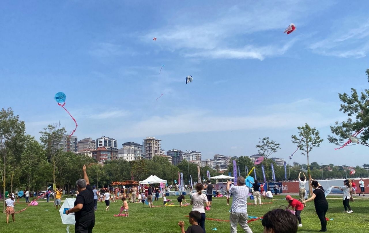 Caddebostan 'hayata döndü' : Gökyüzü rengarenk oldu! 6