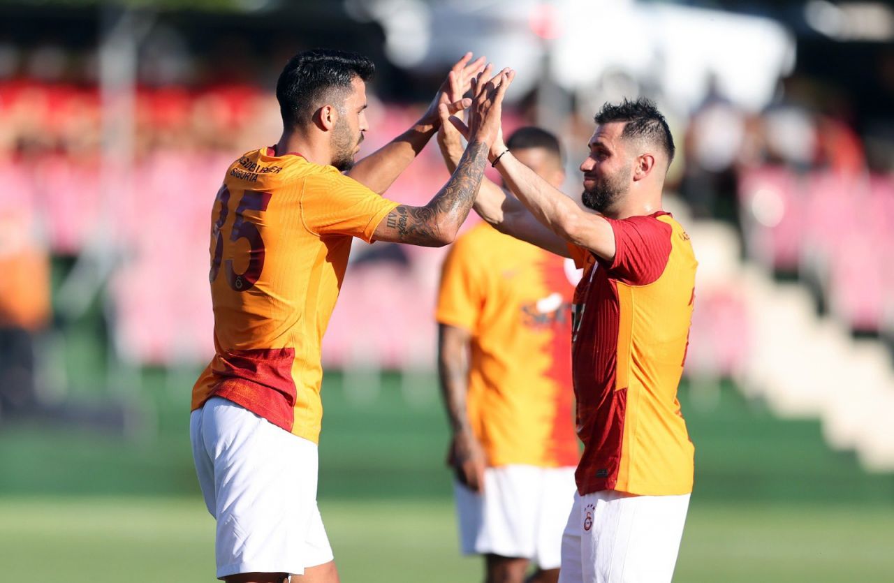 Dinamo Bükreş maçında sakatlanan Mısırlı golcü Mostafa Mohamed korkuttu 1