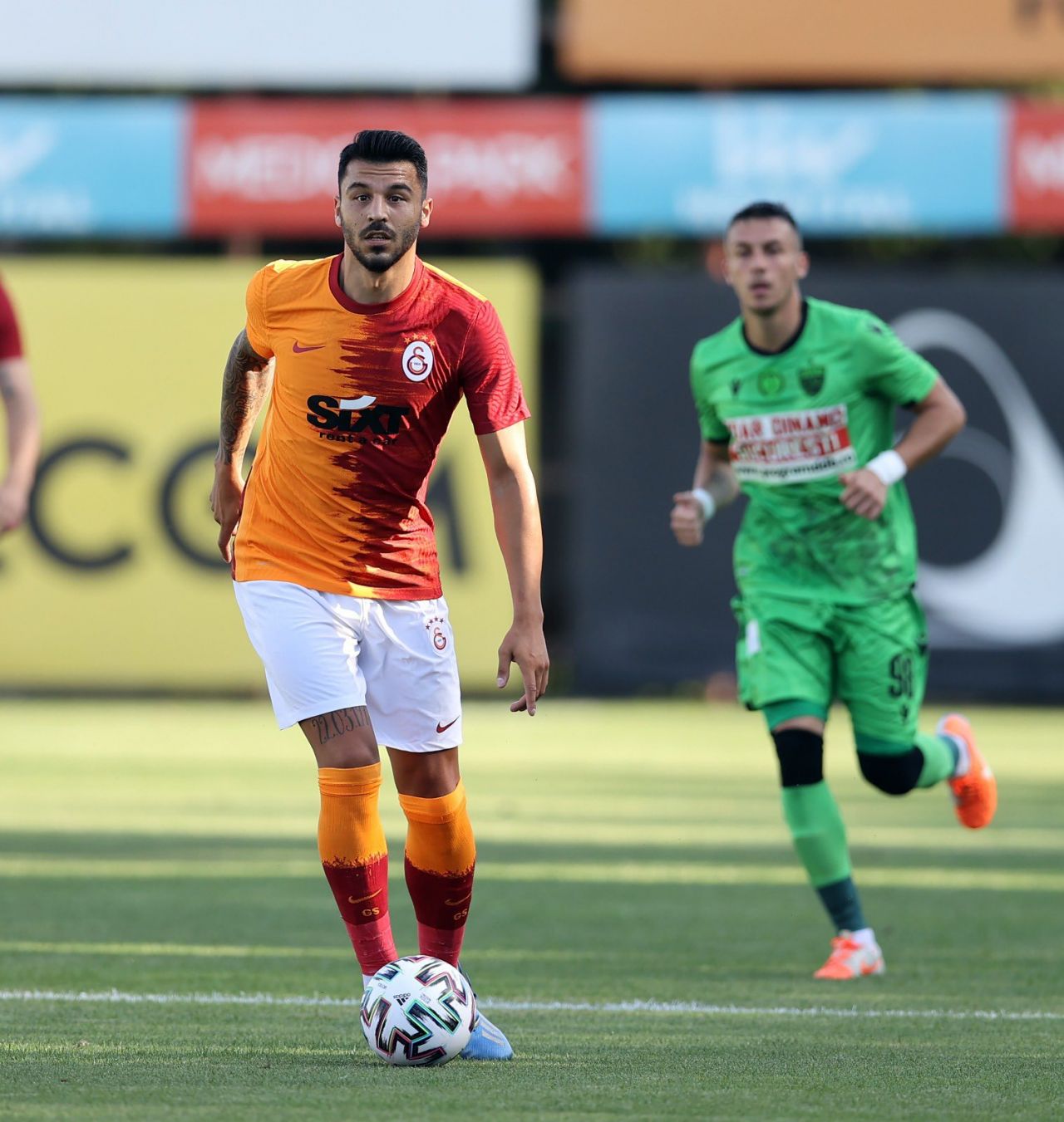 Dinamo Bükreş maçında sakatlanan Mısırlı golcü Mostafa Mohamed korkuttu 2