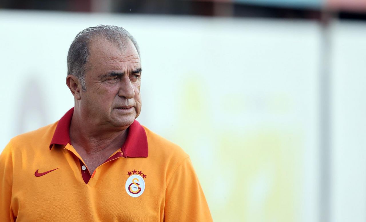 Dinamo Bükreş maçında sakatlanan Mısırlı golcü Mostafa Mohamed korkuttu 4