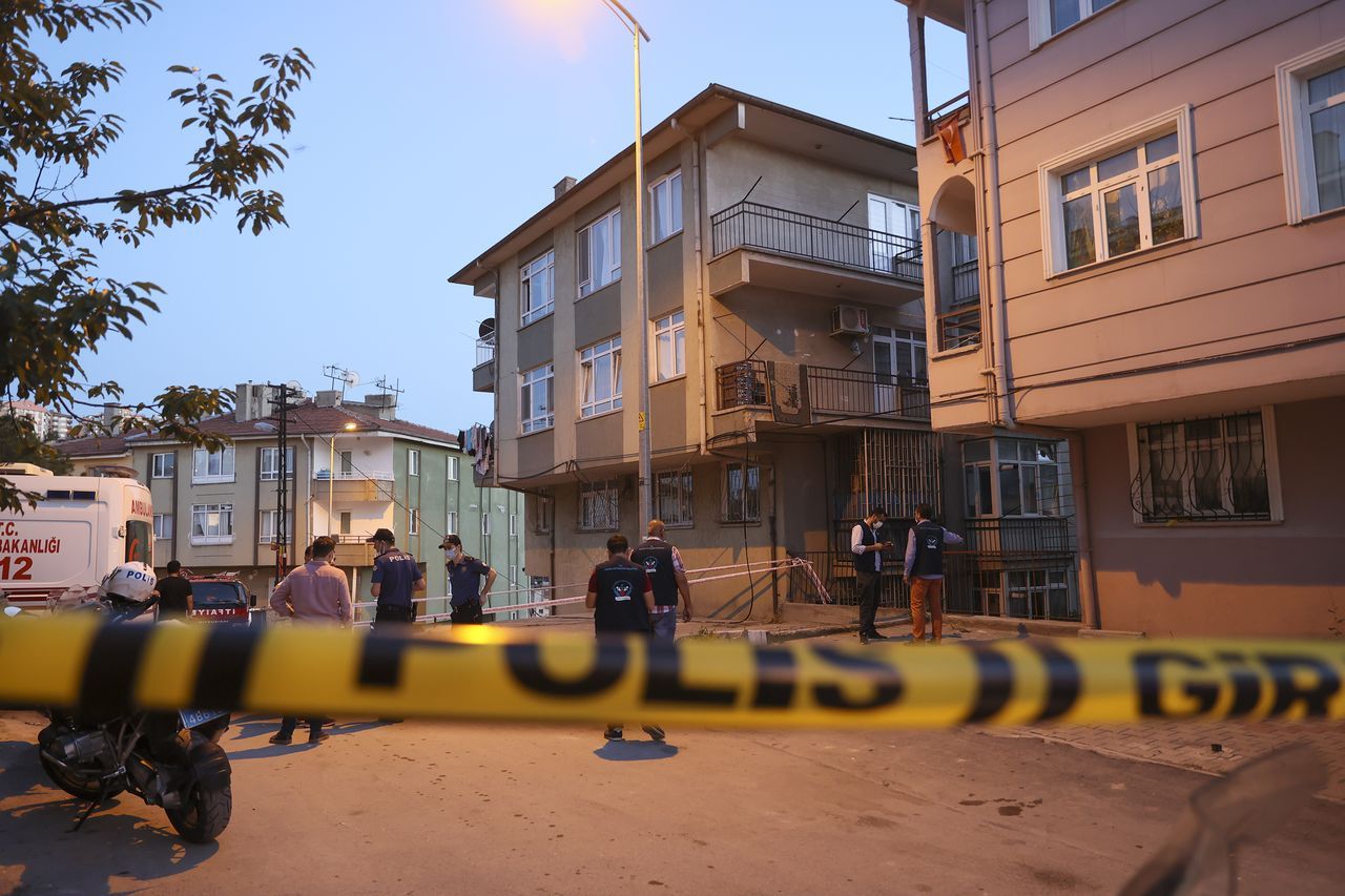 Ankara’da binanın temeli kaydı! 5 bina boşaltıldı 1