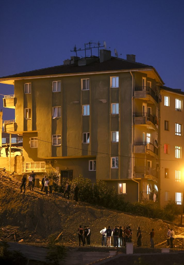 Ankara’da binanın temeli kaydı! 5 bina boşaltıldı 11