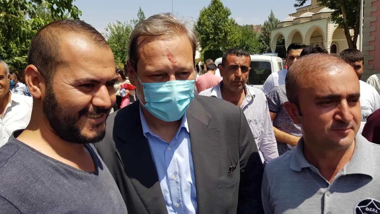 Burak Elmas, Siirt'teki Veysel Karani Türbesi'nde dua edip kurban kesti 2