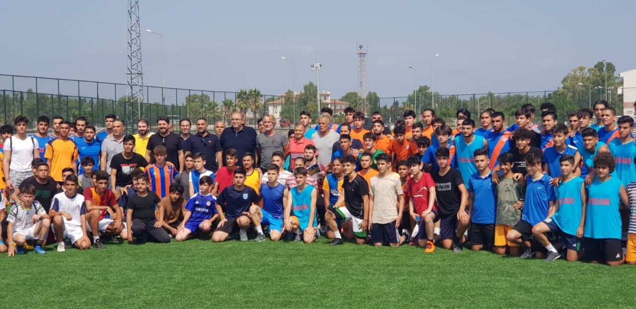 Jan Olde Riekerink ile Ümit Karan, İskenderun'da genç yetenekleri keşfediyor 2