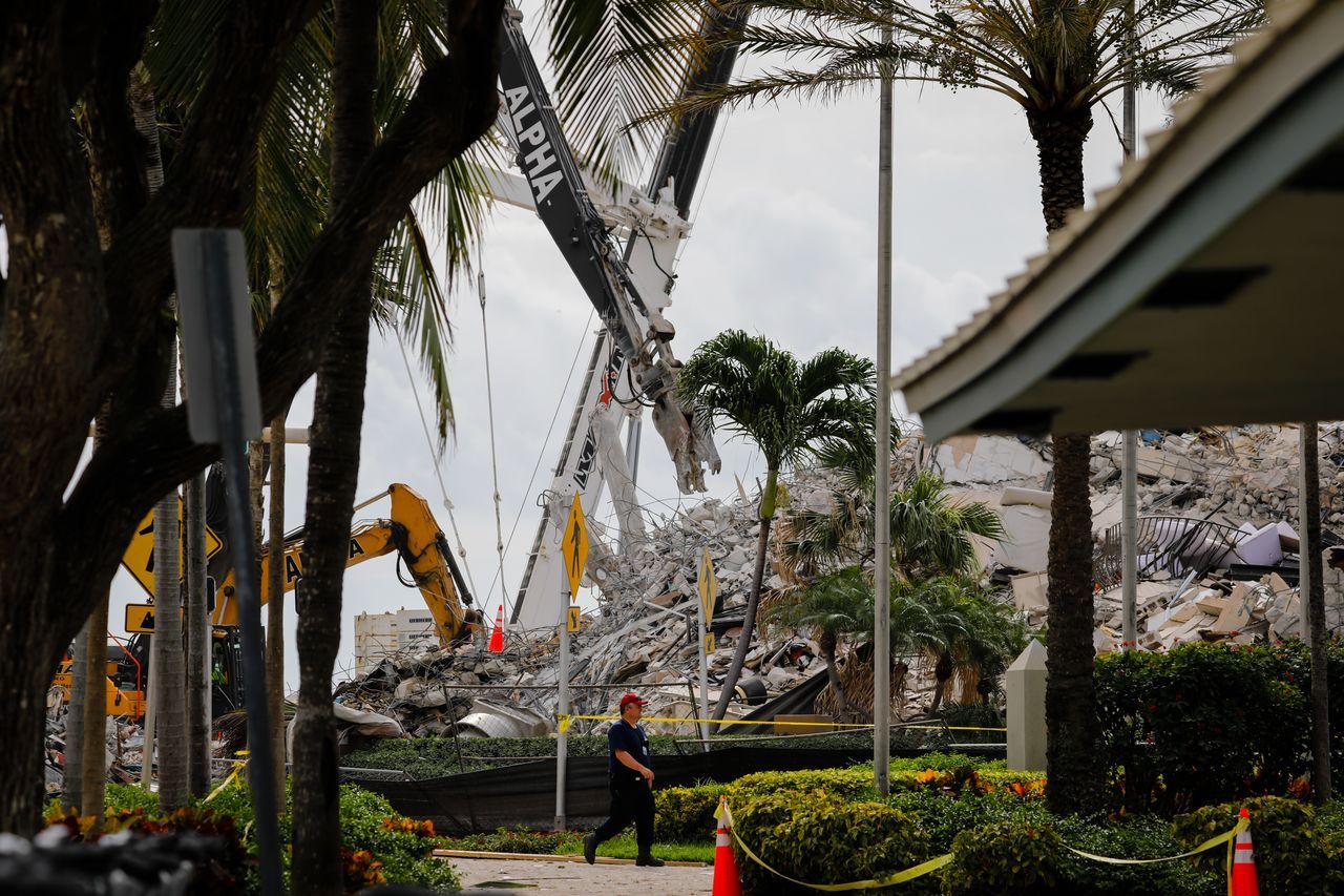 Miami'de çöken binada ölenlerin sayısı 27'ye yükseldi! 118 kişi halen enkaz altında 1